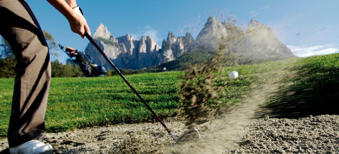 Golf - buche con scenario alpino da sogno
