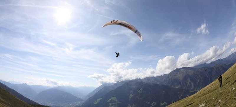 Paragliden - grenzeloze vrijheid aan een scherm.