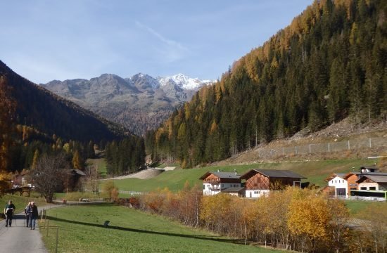 hike on the Höfeweg on the Ulten valley October 2022