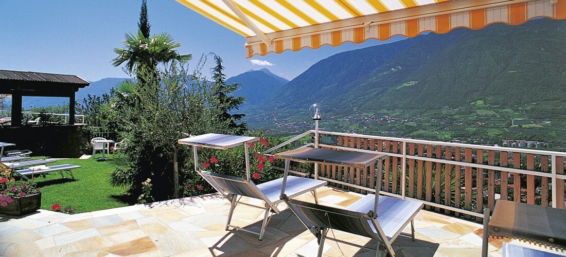 La nostra terrazza solarium - il vostro posto in prima fila nel Meranese